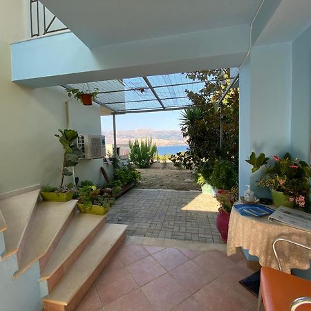 Mirovigli Family Rooms Lepedha Exterior photo