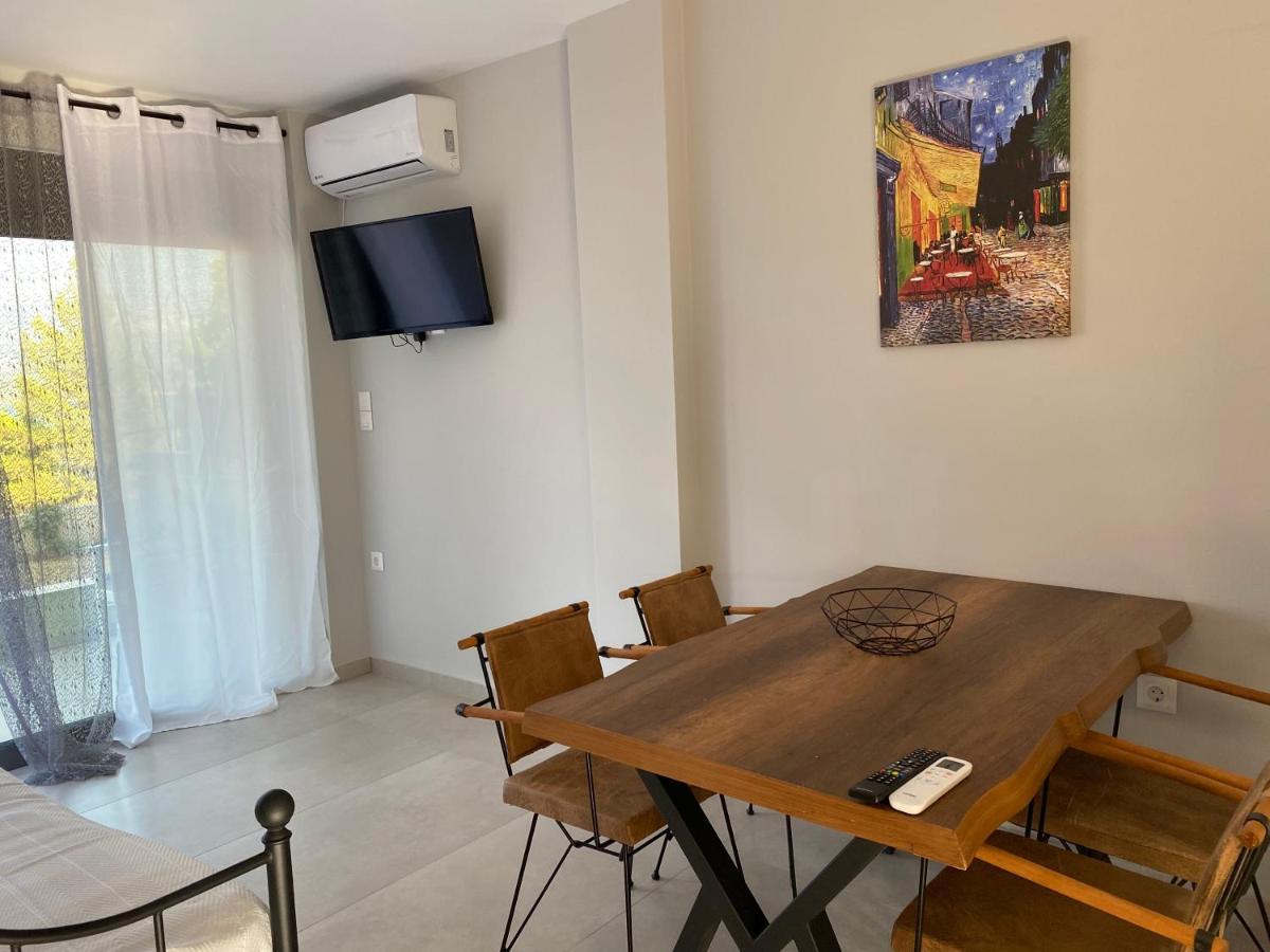 Mirovigli Family Rooms Lepedha Exterior photo